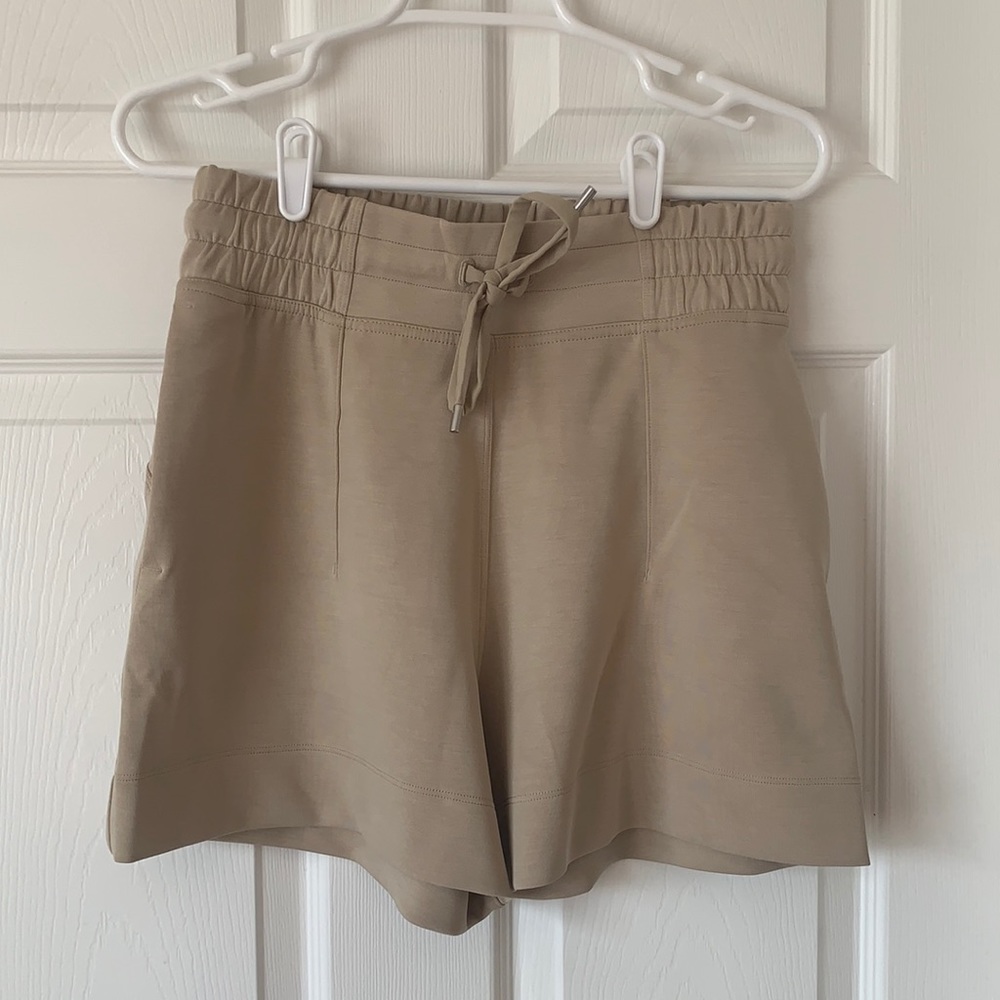 Lululemon Soft Ambitions High Rise Short 4”